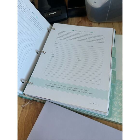 Wedding planning books 2 - Picture 4 of 4